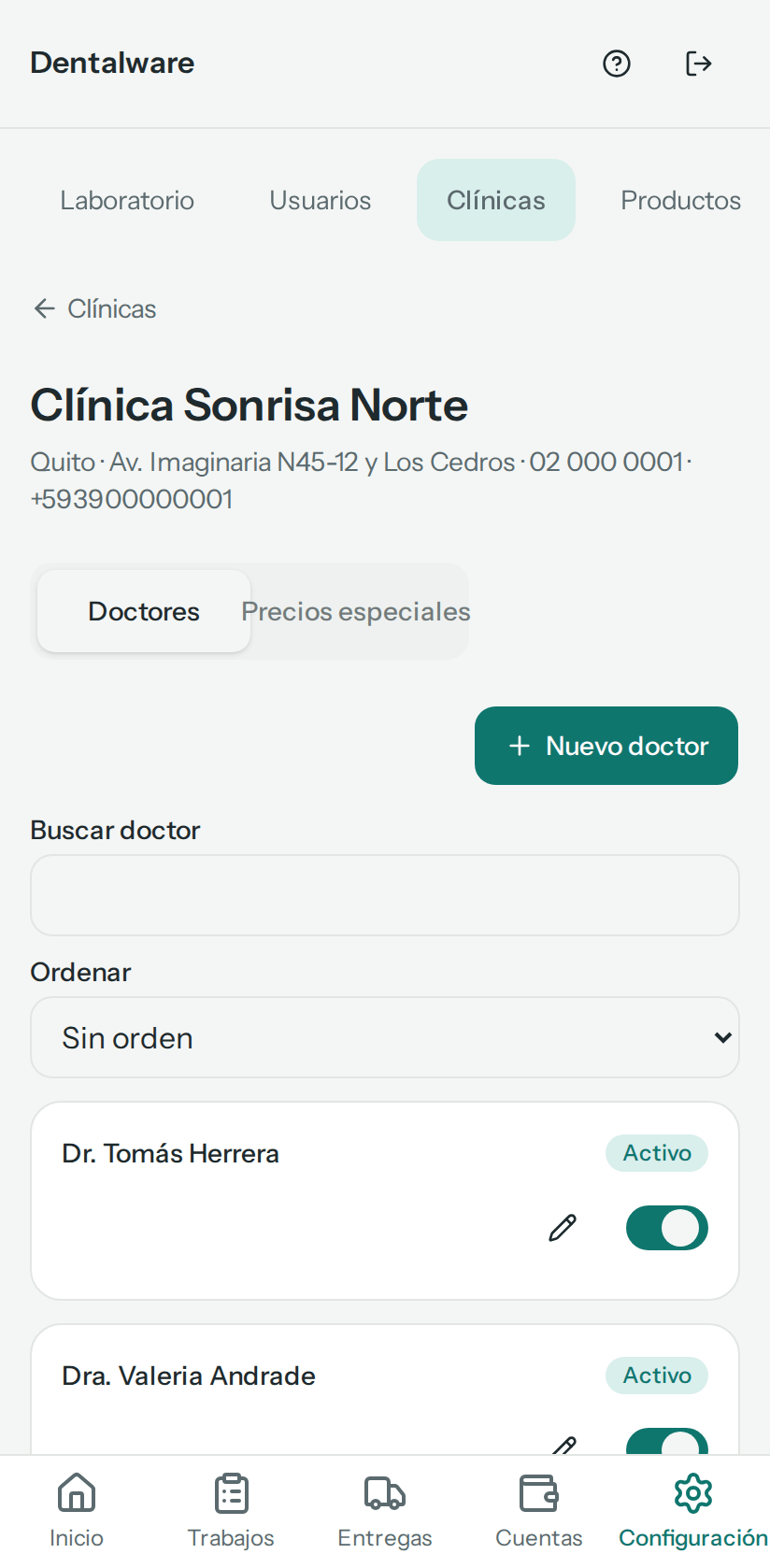 Ficha de Clínica Sonrisa Norte: Quito, la dirección, el teléfono y el WhatsApp, la pestaña Doctores con Dr. Tomás Herrera y Dra. Valeria Andrade activos, y el botón Nuevo doctor (en el teléfono)