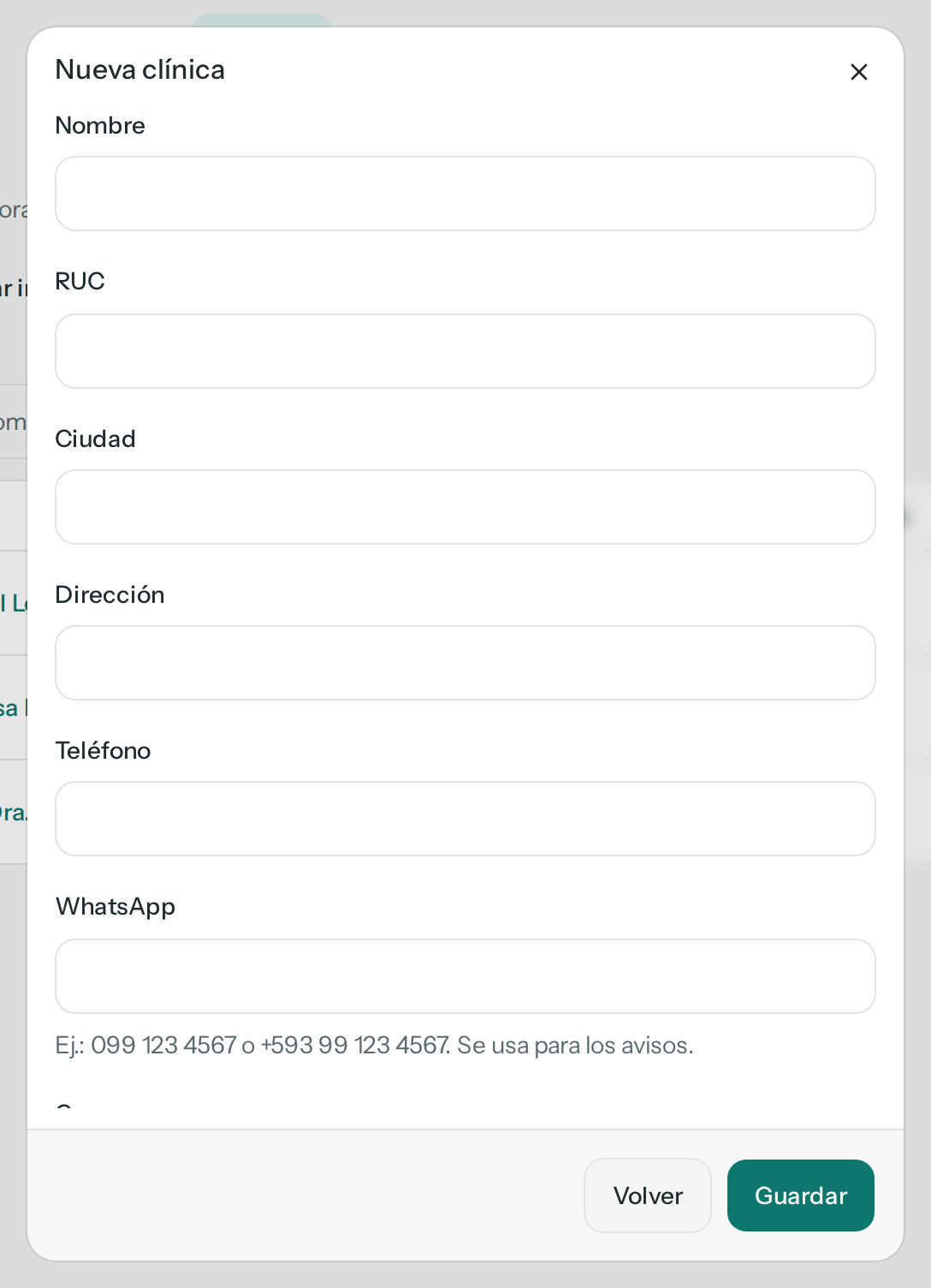 Diálogo Nueva clínica vacío con Nombre, RUC, Ciudad, Dirección, Teléfono y WhatsApp con su ejemplo, y los botones Volver y Guardar