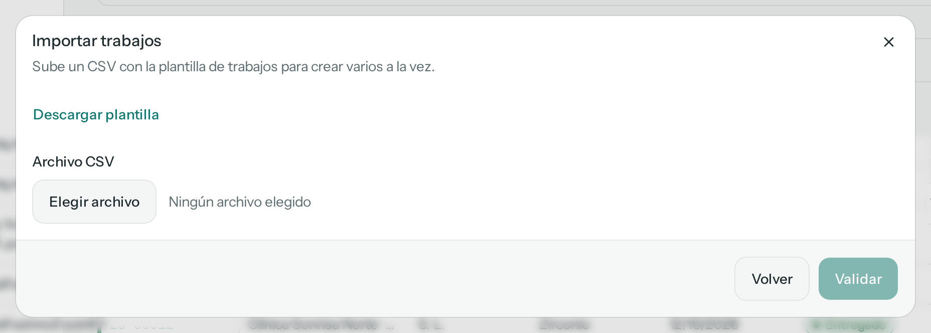 Diálogo Importar trabajos con el enlace Descargar plantilla, el campo Archivo CSV con el botón Elegir archivo y «Ningún archivo elegido», y los botones Volver y Validar