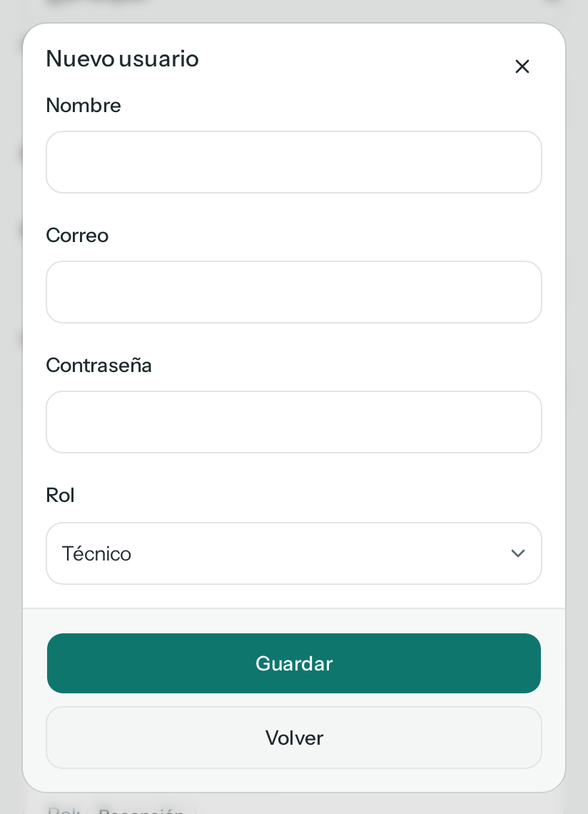 Diálogo Nuevo usuario vacío con Nombre, Correo, Contraseña y Rol (Técnico por omisión), y los botones Volver y Guardar (en el teléfono)