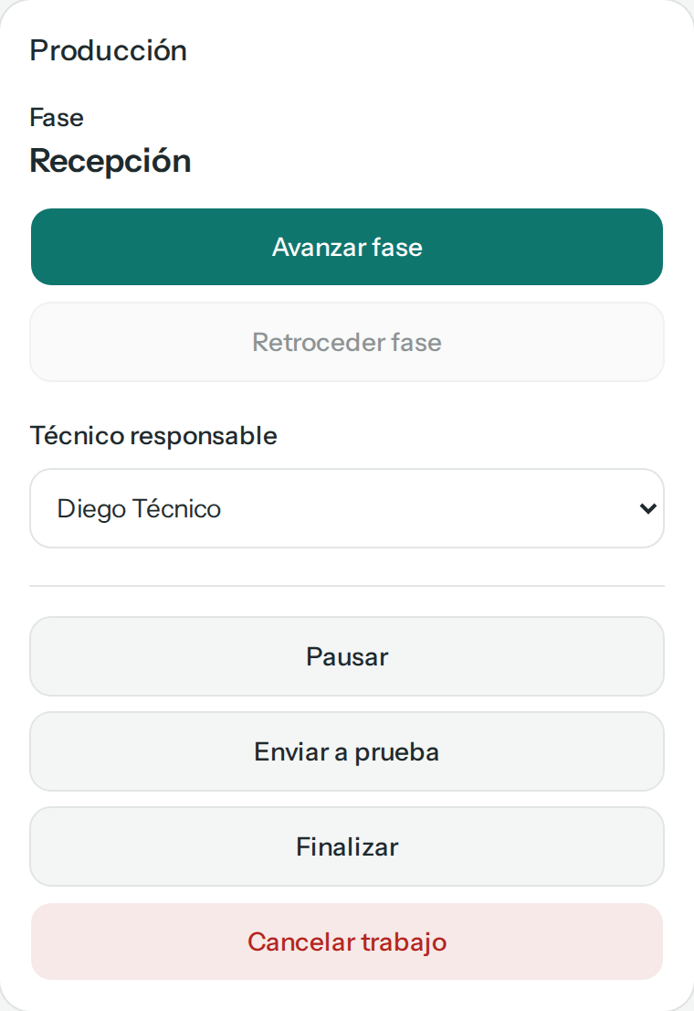 Panel Producción: fase Recepción con Avanzar fase, técnico responsable Diego Técnico y las acciones Pausar, Enviar a prueba, Finalizar y Cancelar trabajo (en el teléfono)