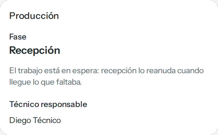 Panel Producción del trabajo de R. M.: fase Recepción, el aviso de que el trabajo está en espera y recepción lo reanuda cuando llegue lo que faltaba, y el técnico responsable Diego Técnico (en el teléfono)
